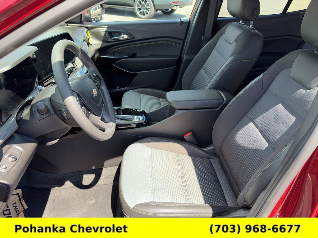 Used 2025 Chevrolet Trax LT FWD image 23