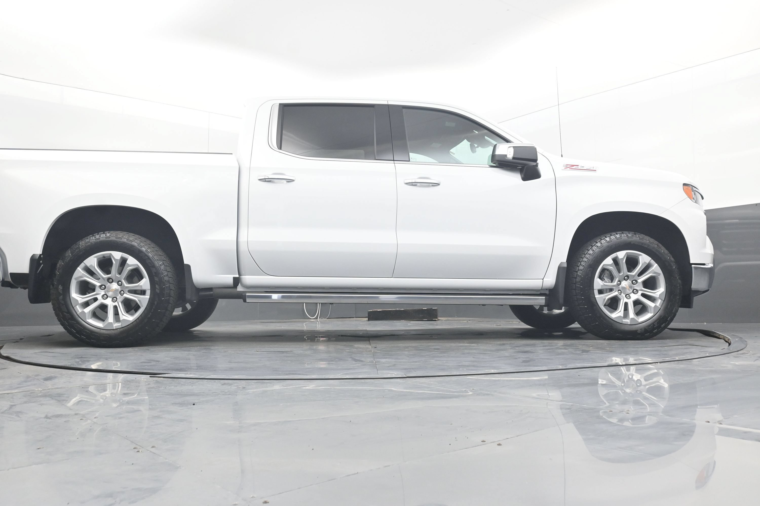 Used 2025 Chevrolet Silverado 1500 LTZ w/ LTZ Premium Package AWD/4WD image 26