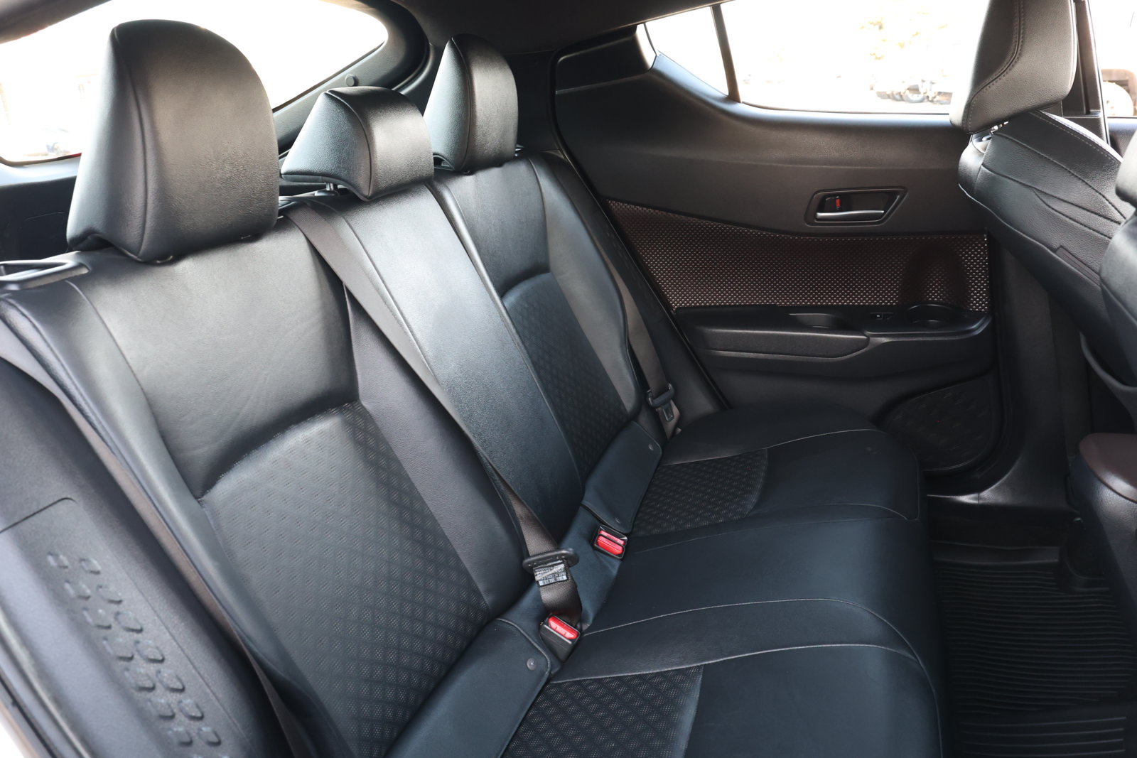 Used 2019 Toyota C-HR Limited FWD image 31