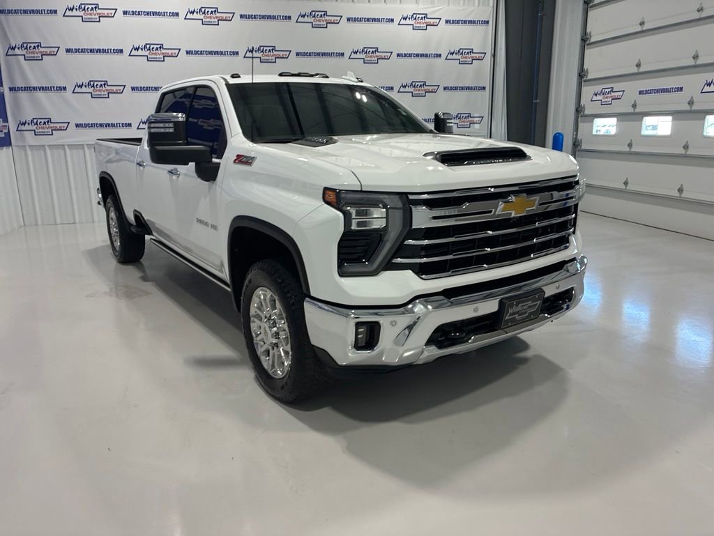 Used 2025 Chevrolet Silverado 3500 LTZ w/ LTZ Premium Package AWD/4WD image 15