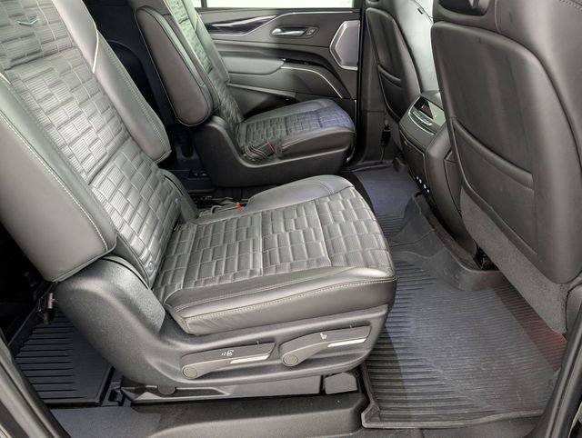 Used 2024 Cadillac Escalade ESV V w/ LPO, ONYX Package AWD/4WD image 35
