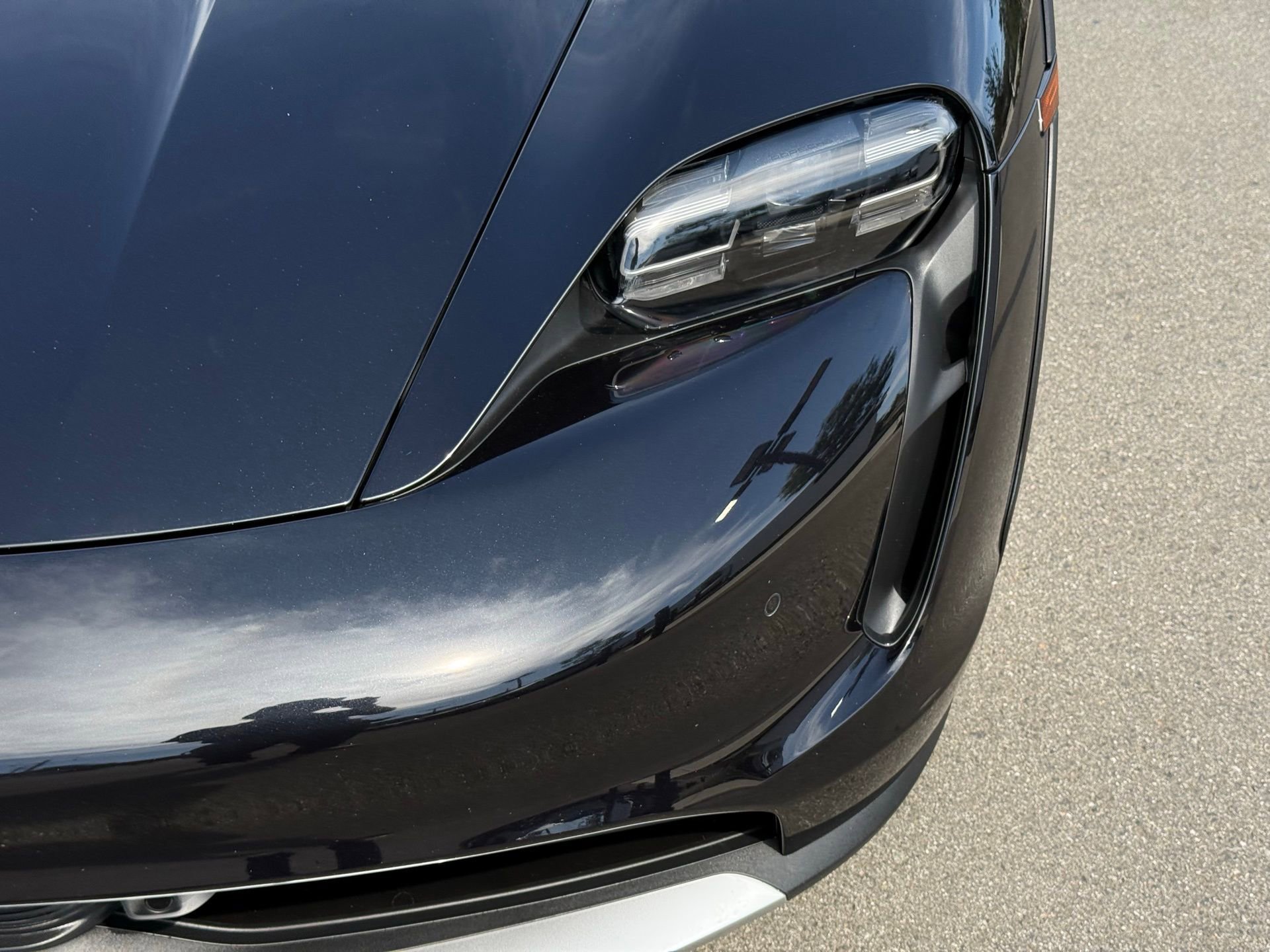 Certified 2023 Porsche Taycan 4 Cross Turismo image 11