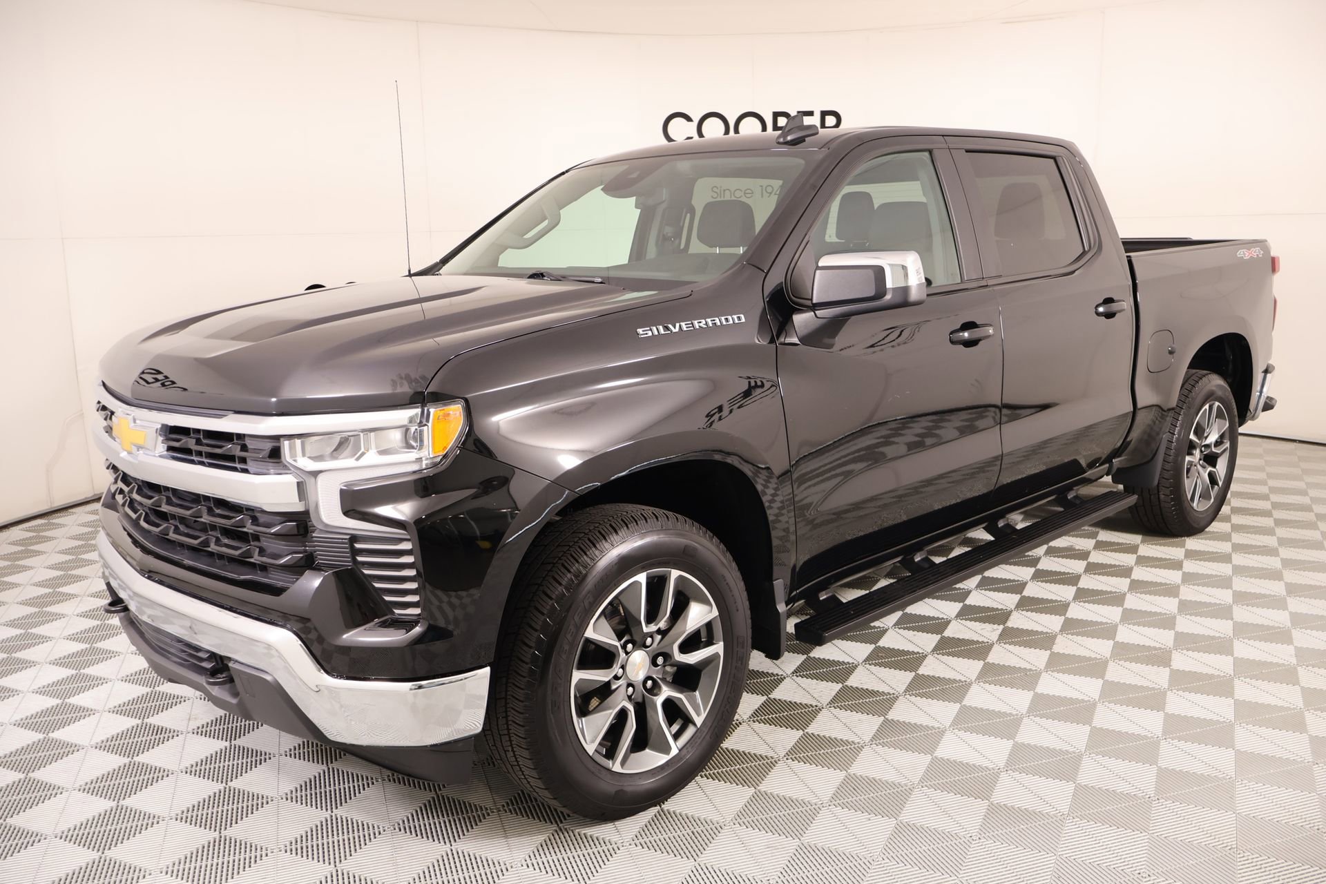 Used 2024 Chevrolet Silverado 1500 LT image 10