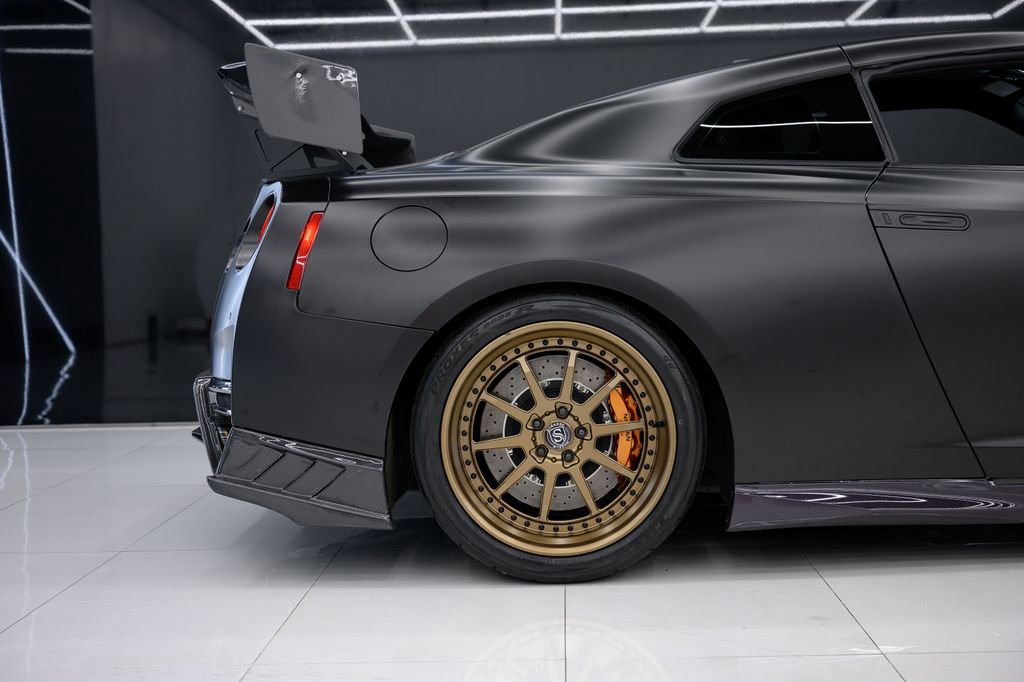 Used 2018 Nissan GT-R Premium image 10