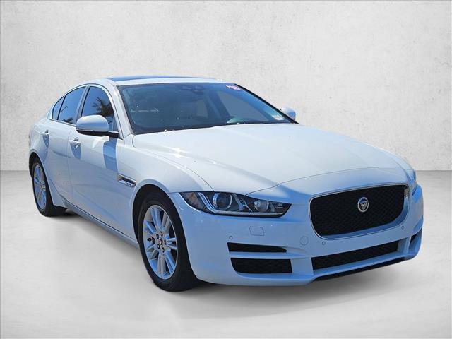 Used 2018 Jaguar XE Premium image 3