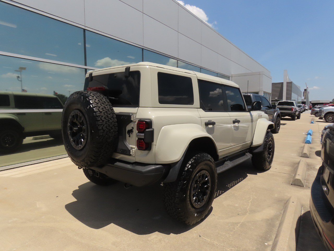 Used 2025 Ford Bronco Raptor AWD/4WD image 10