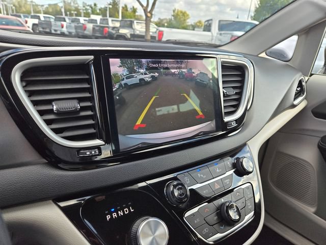 Used 2024 Chrysler Pacifica Touring-L FWD image 22
