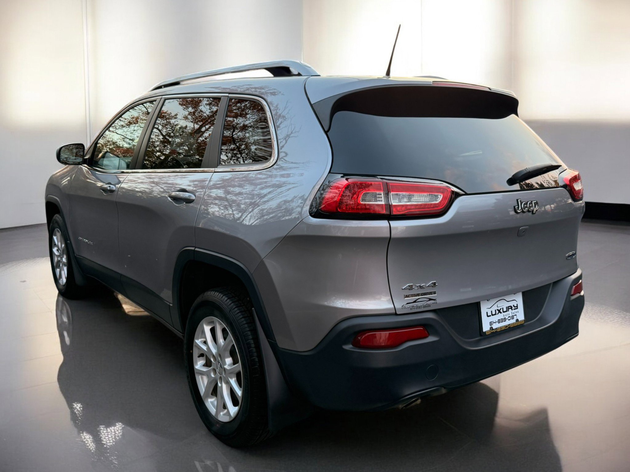 Used 2017 Jeep Cherokee Latitude w/ Cold Weather Group image 8