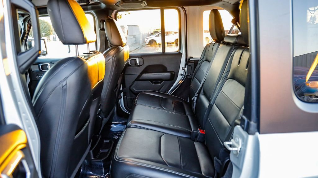 Used 2023 Jeep Wrangler Unlimited Sahara image 23