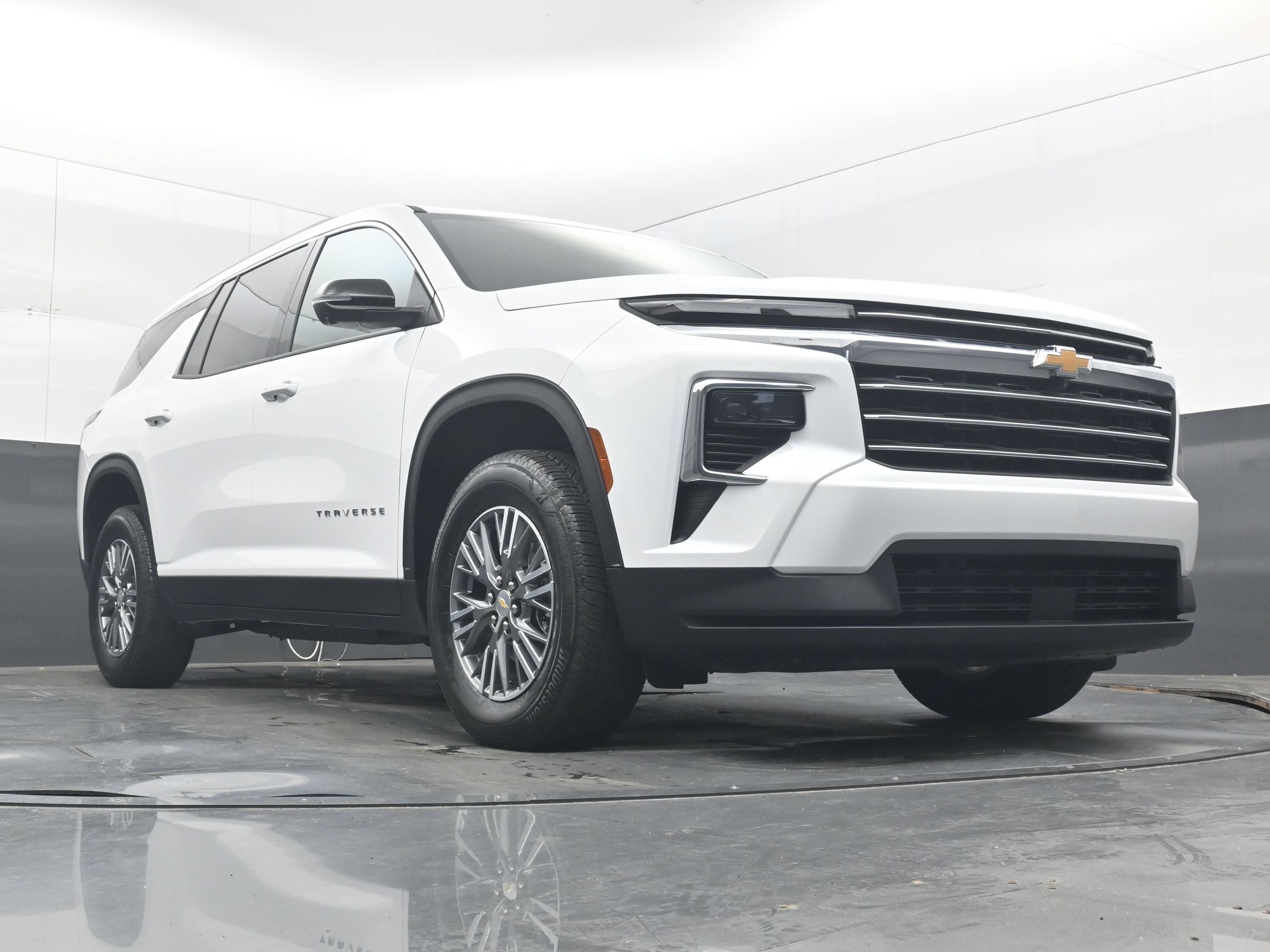 Certified 2026 Chevrolet Traverse LT w/ Driver Confidence Package FWD image 29