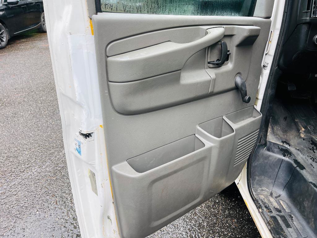 Used 2014 GMC Savana 3500 Extended RWD image 13