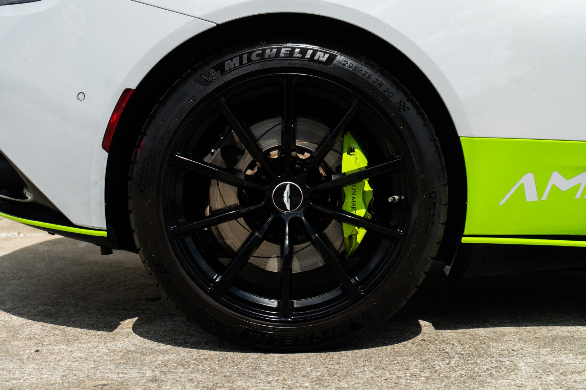 Used 2019 Aston Martin DB11 AMR RWD image 28