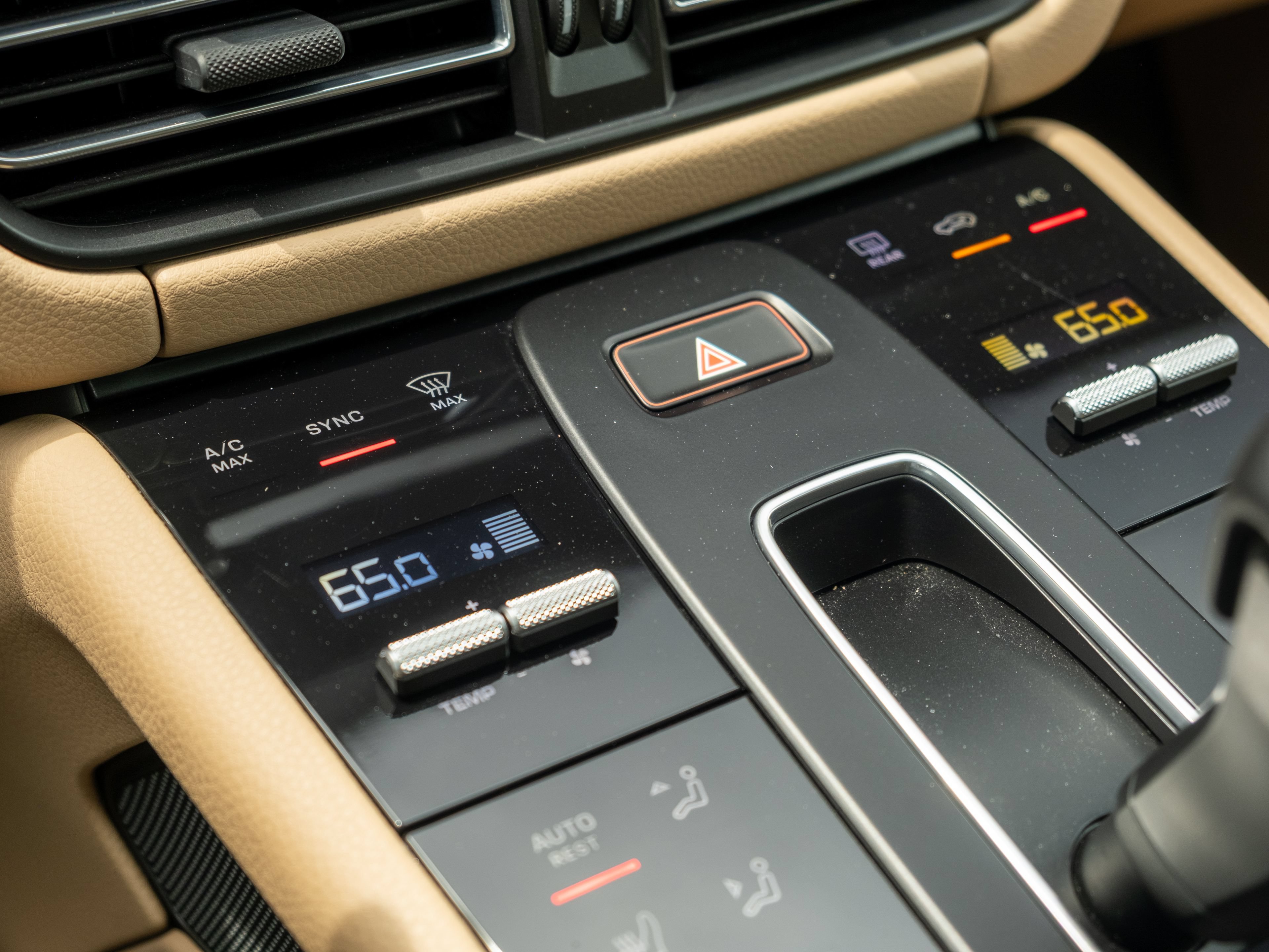 Certified 2023 Porsche Macan AWD/4WD image 30