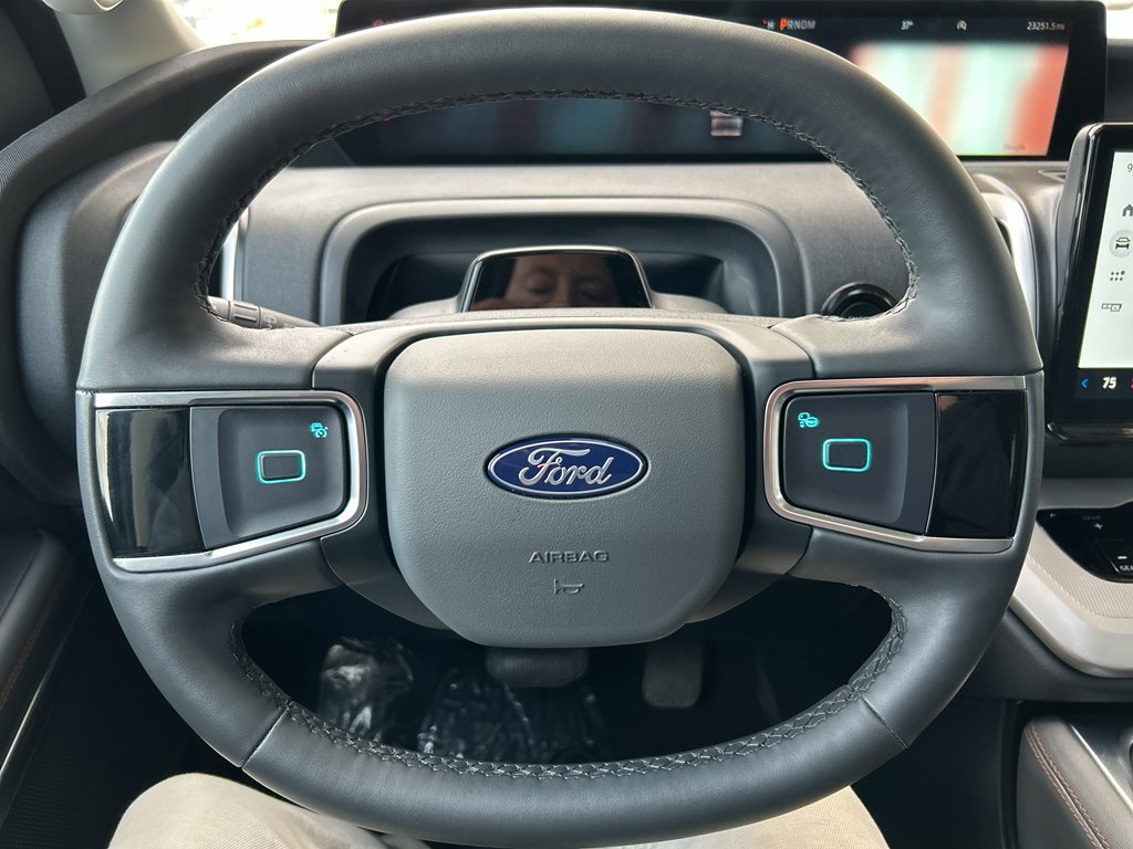 Used 2025 Ford Expedition Active AWD/4WD image 25