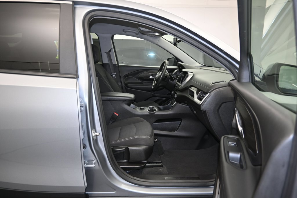 Used 2024 GMC Terrain SLE AWD/4WD image 26