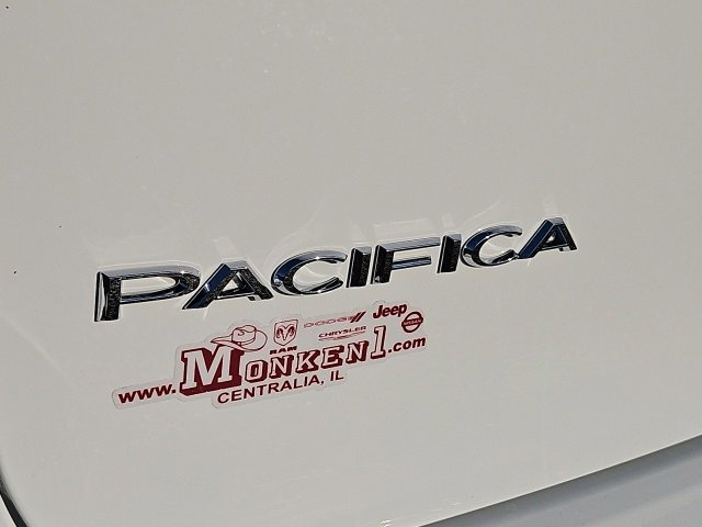 New 2026 Chrysler Pacifica Select image 32