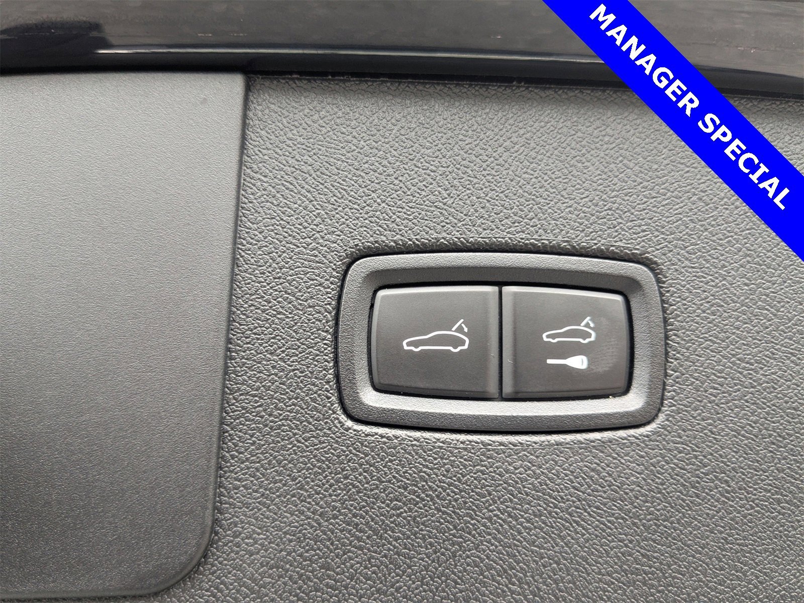 Used 2023 Porsche Cayenne Platinum Edition image 14