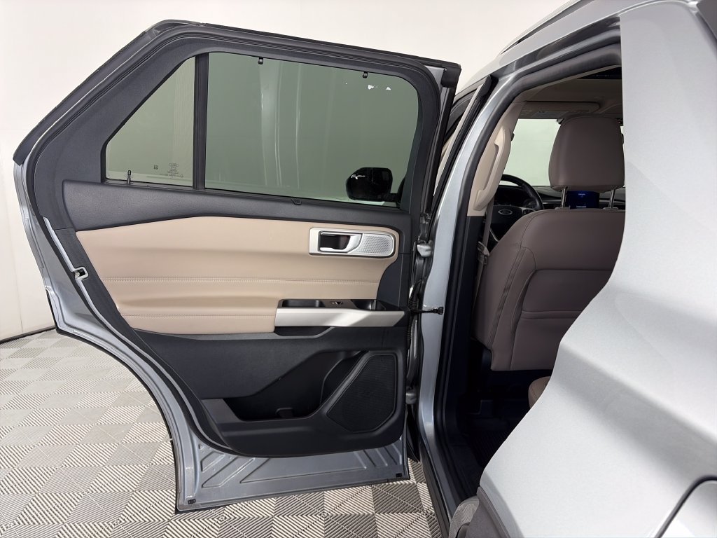 Used 2023 Ford Explorer Limited w/ Limited Technology Package AWD/4WD image 12