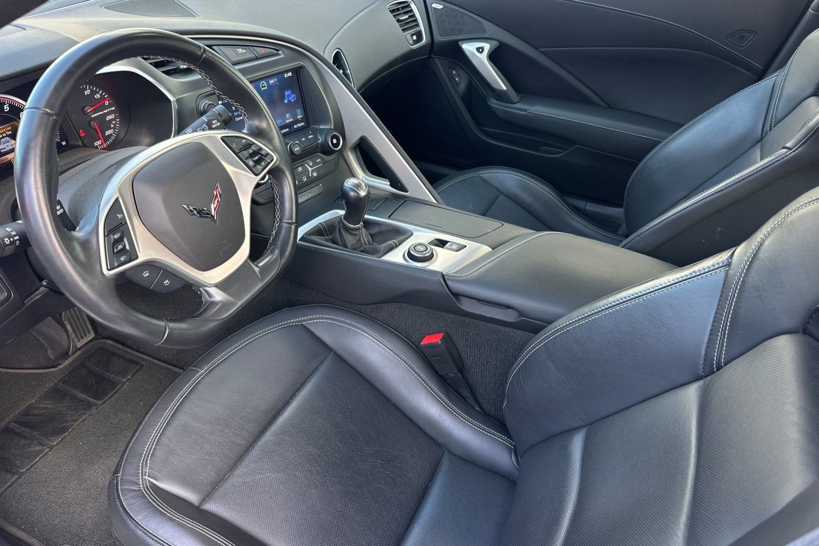 Used 2019 Chevrolet Corvette Stingray Coupe w/ 1LT RWD image 10