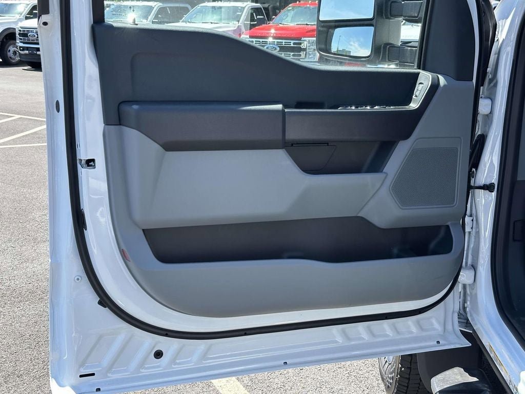 New 2026 Ford F550 4x4 Crew Cab image 10