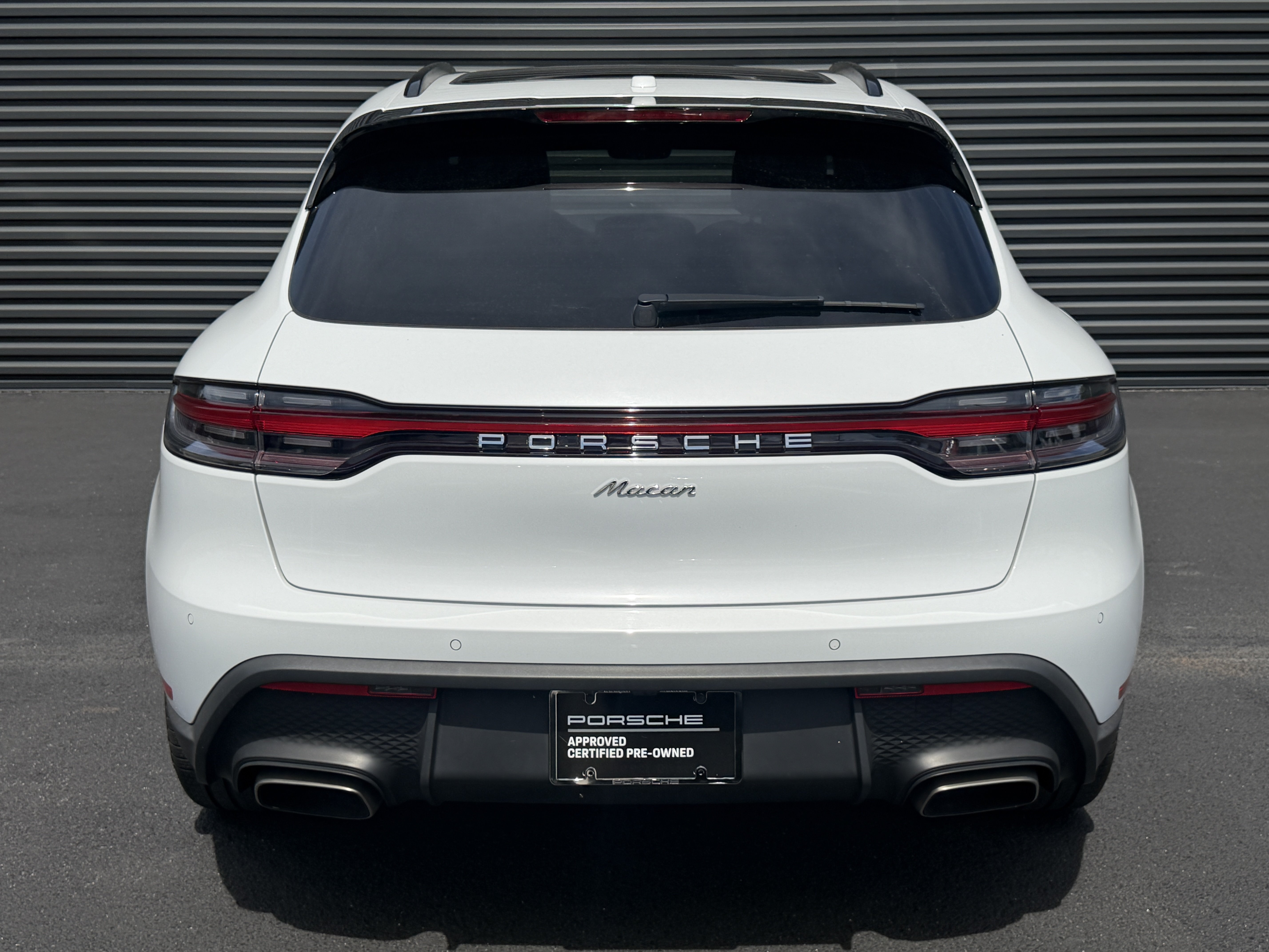 Certified 2024 Porsche Macan AWD/4WD image 10