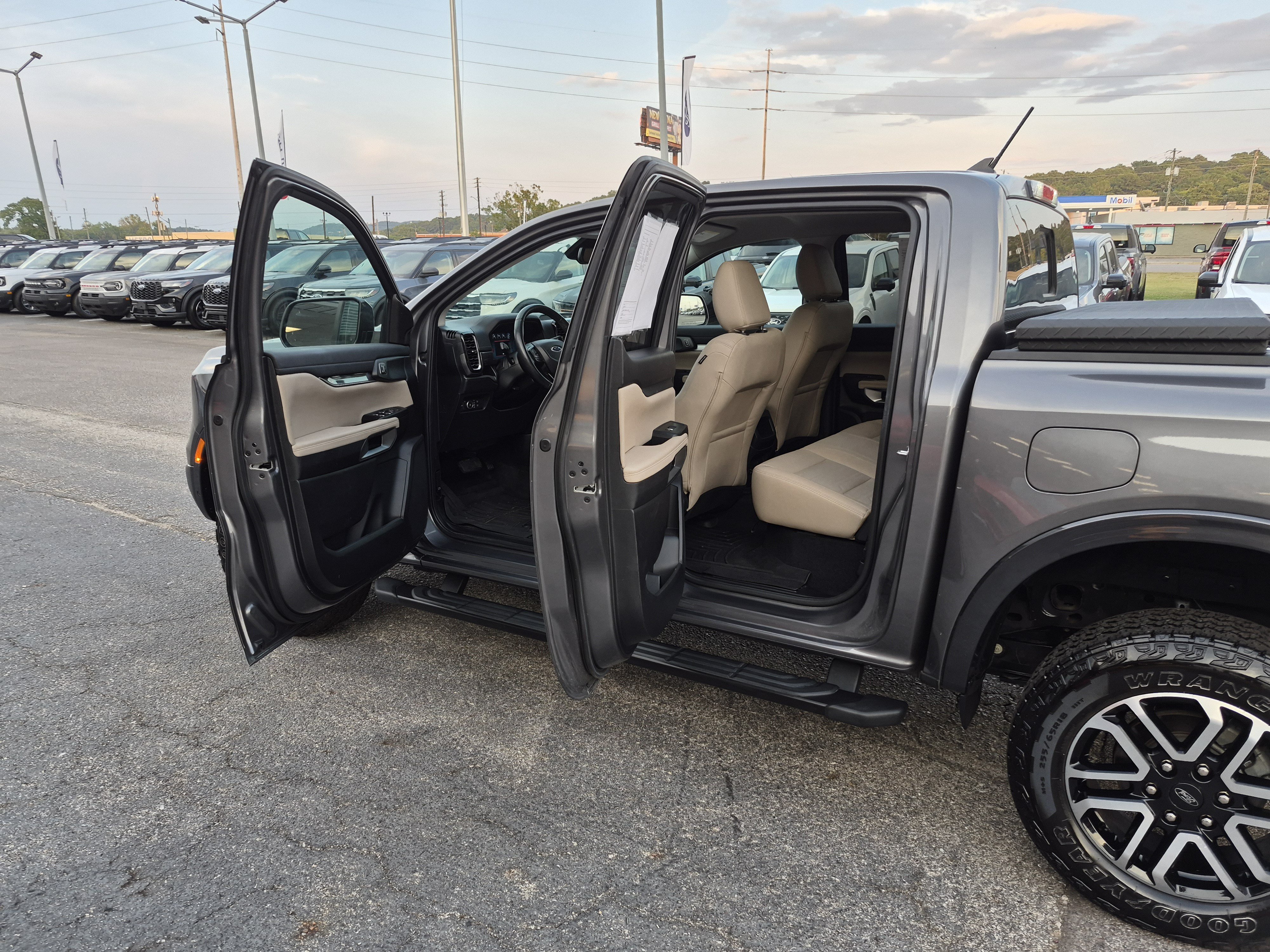 Used 2024 Ford Ranger Lariat w/ FX4 Off-Road Package AWD/4WD image 17