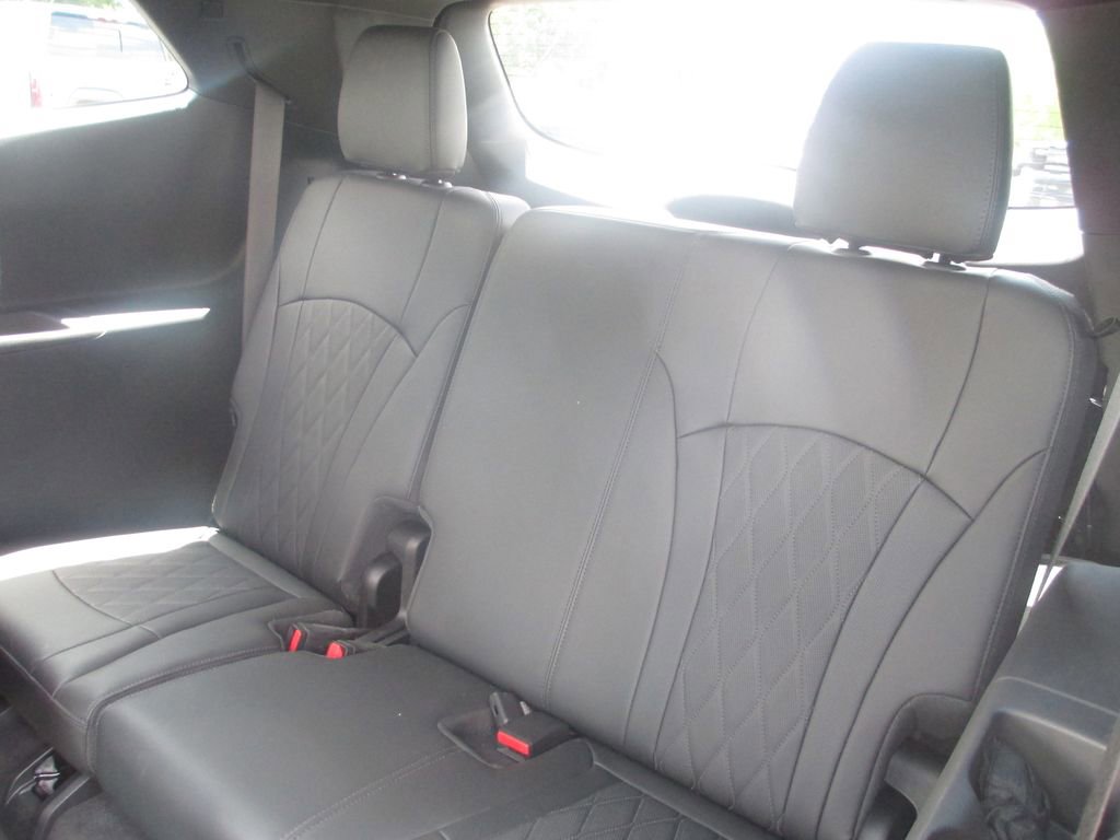 Used 2022 Buick Enclave Avenir w/ Avenir Technology Package AWD/4WD image 22