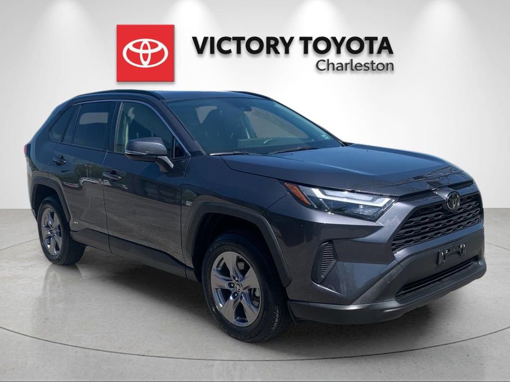 Used 2025 Toyota RAV4 XLE AWD/4WD image 5