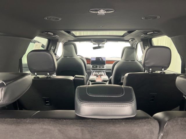 Used 2024 Lincoln Navigator L Reserve image 13
