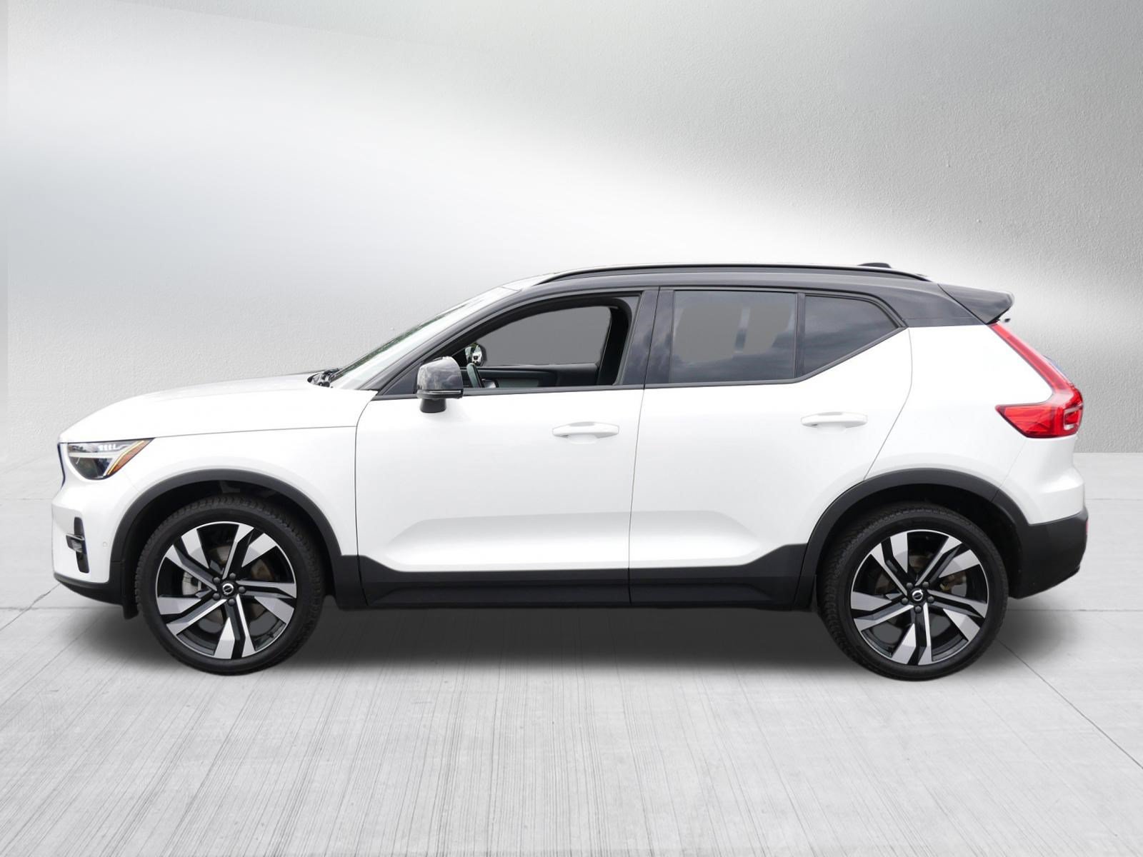 Used 2023 Volvo XC40 B5 Ultimate w/ Climate Package AWD/4WD image 4