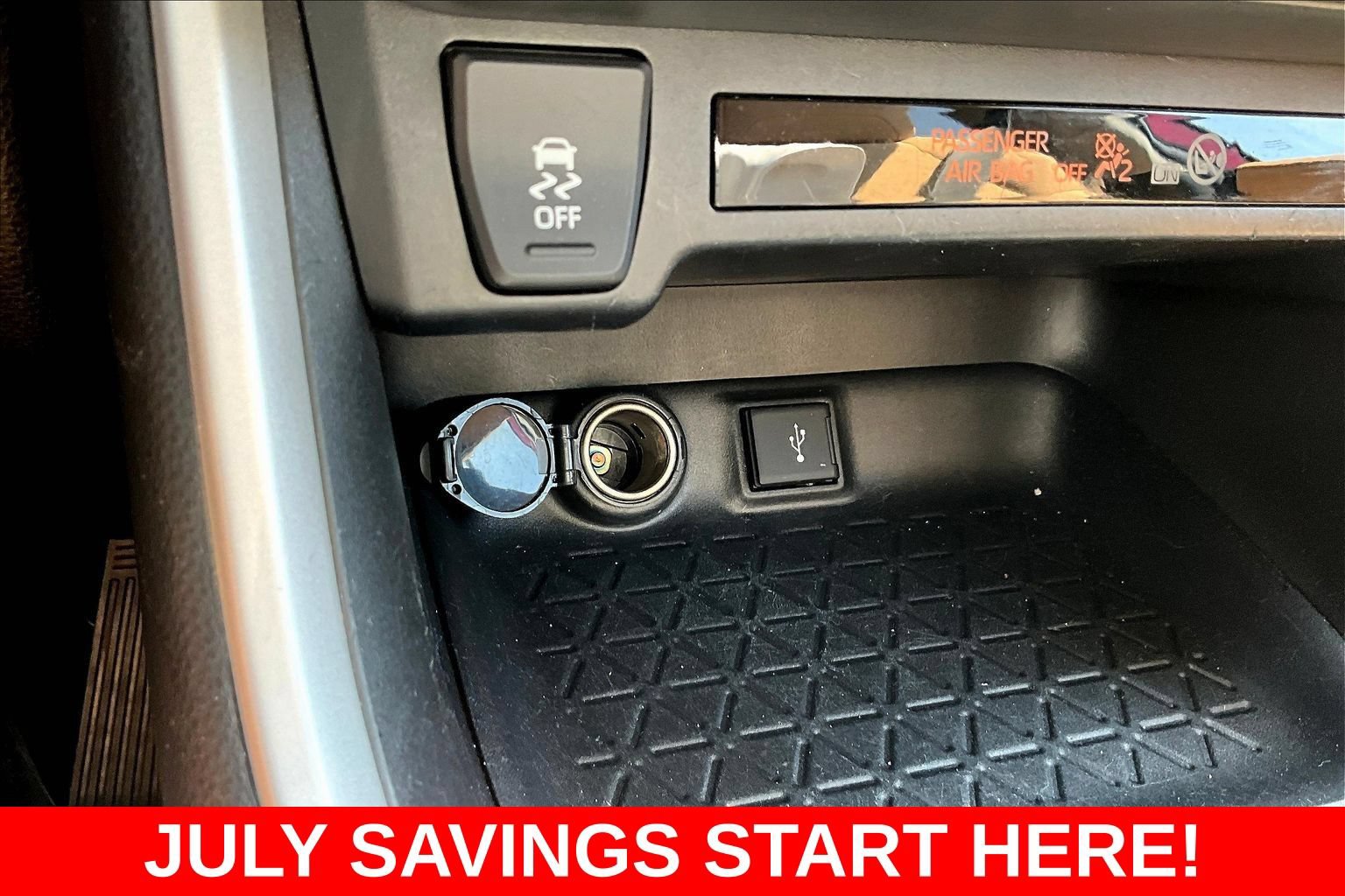 Used 2020 Toyota RAV4 LE FWD image 16