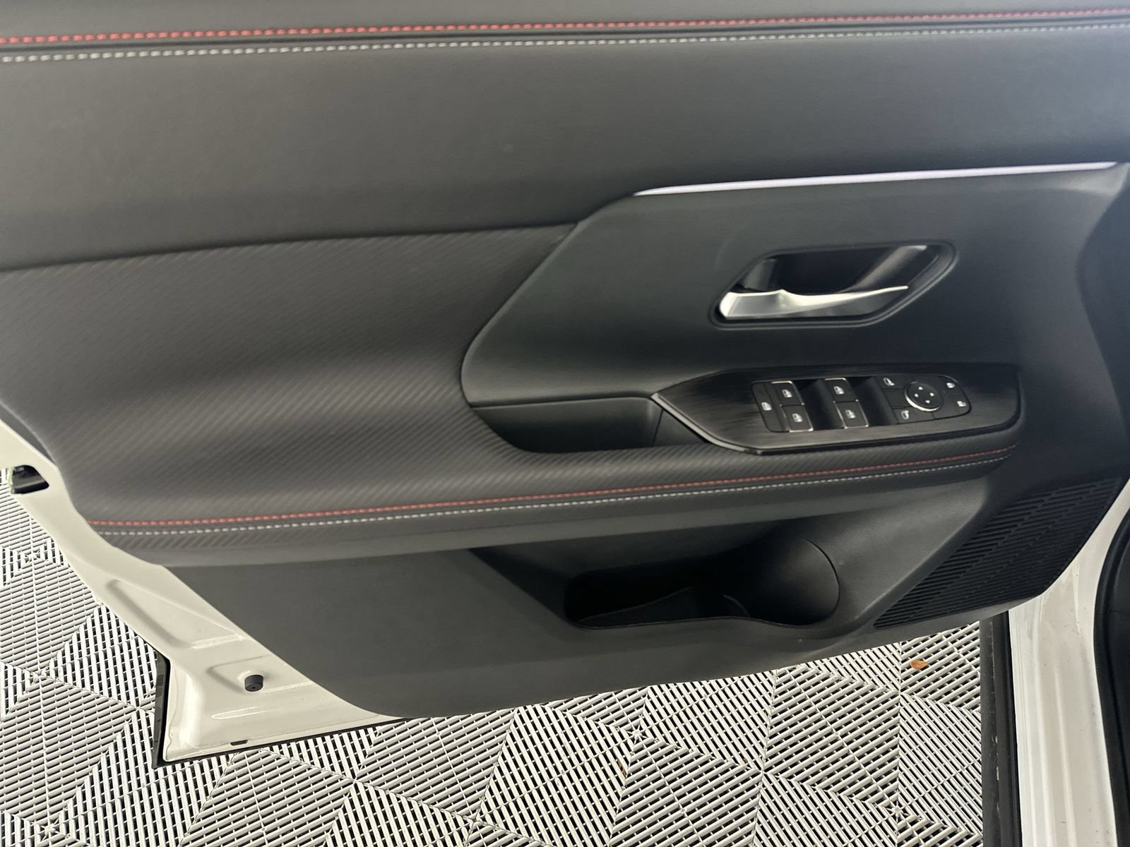 Certified 2026 Nissan Kicks SR w/ SR Premium Package FWD image 30