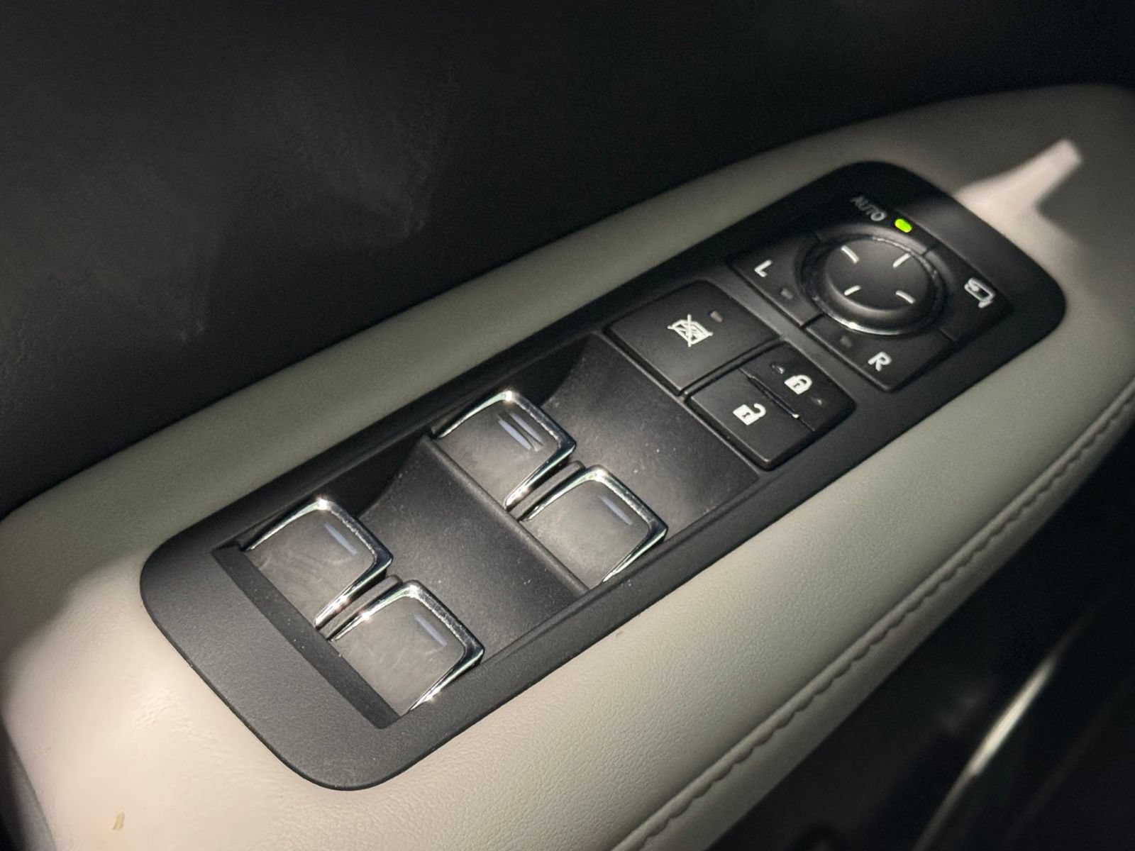 Used 2022 Lexus RX 450hL Luxury w/ Cold Area Package (CT) AWD/4WD image 33