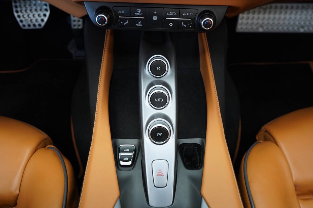 Used 2019 Ferrari Portofino RWD image 95