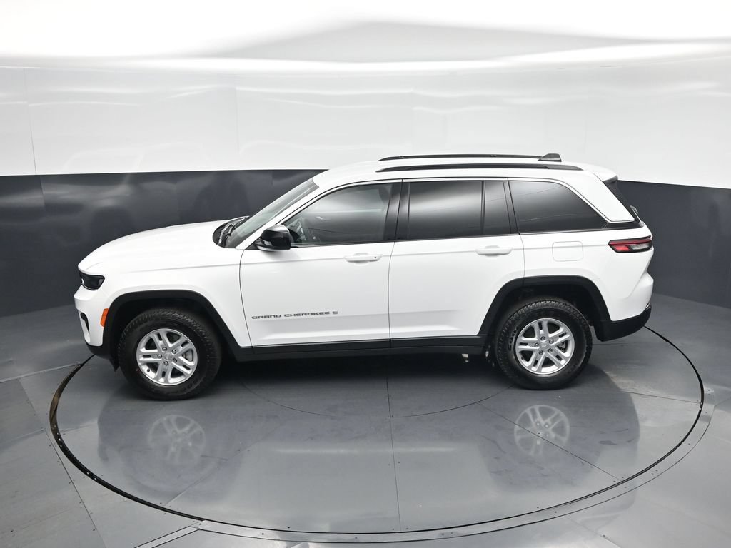 Used 2025 Jeep Grand Cherokee Laredo w/ Luxury Tech Group I AWD/4WD image 40