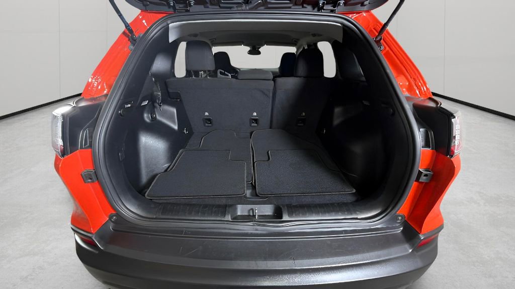 Used 2021 Jeep Cherokee Latitude FWD image 27