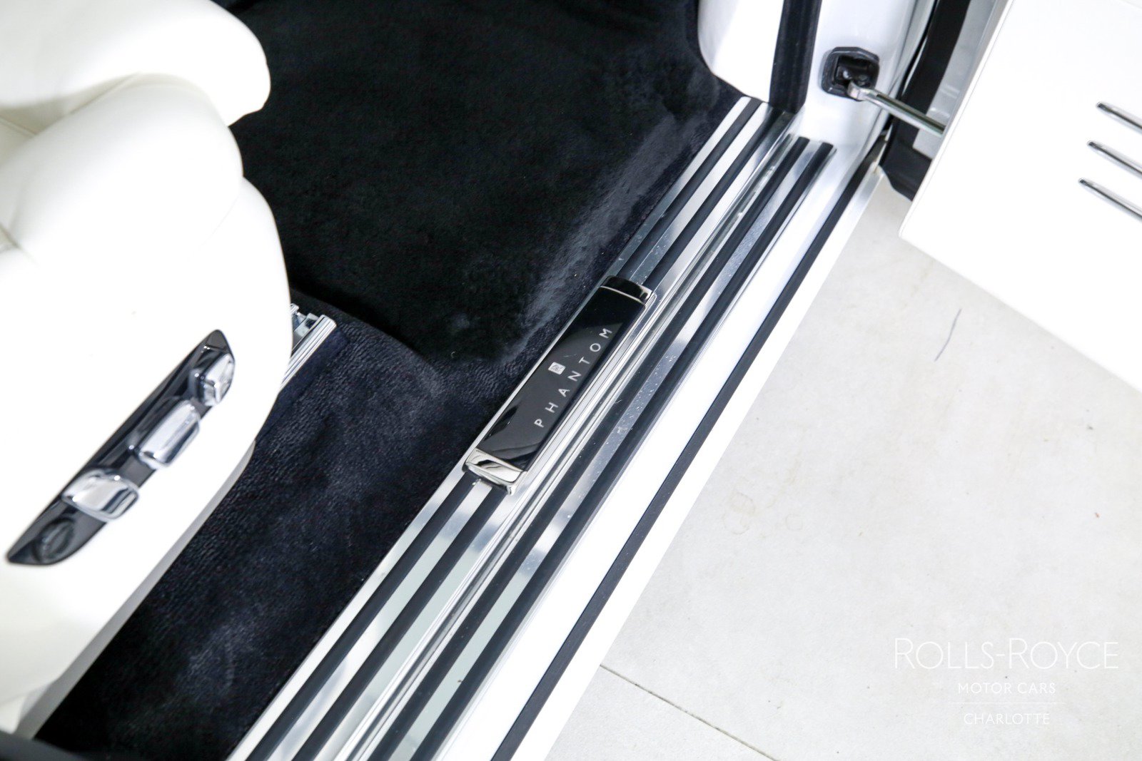 Certified 2024 Rolls-Royce Phantom Sedan RWD image 39