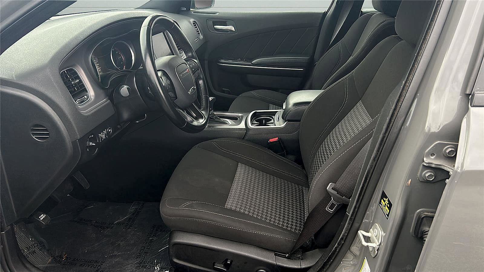 Used 2023 Dodge Charger SXT image 9