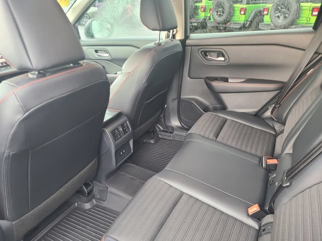 Used 2025 Nissan Rogue SV AWD/4WD image 18