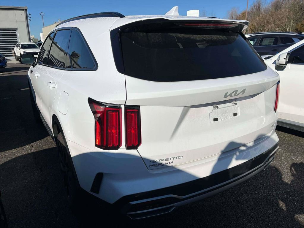 Used 2023 Kia Sorento SX image 3