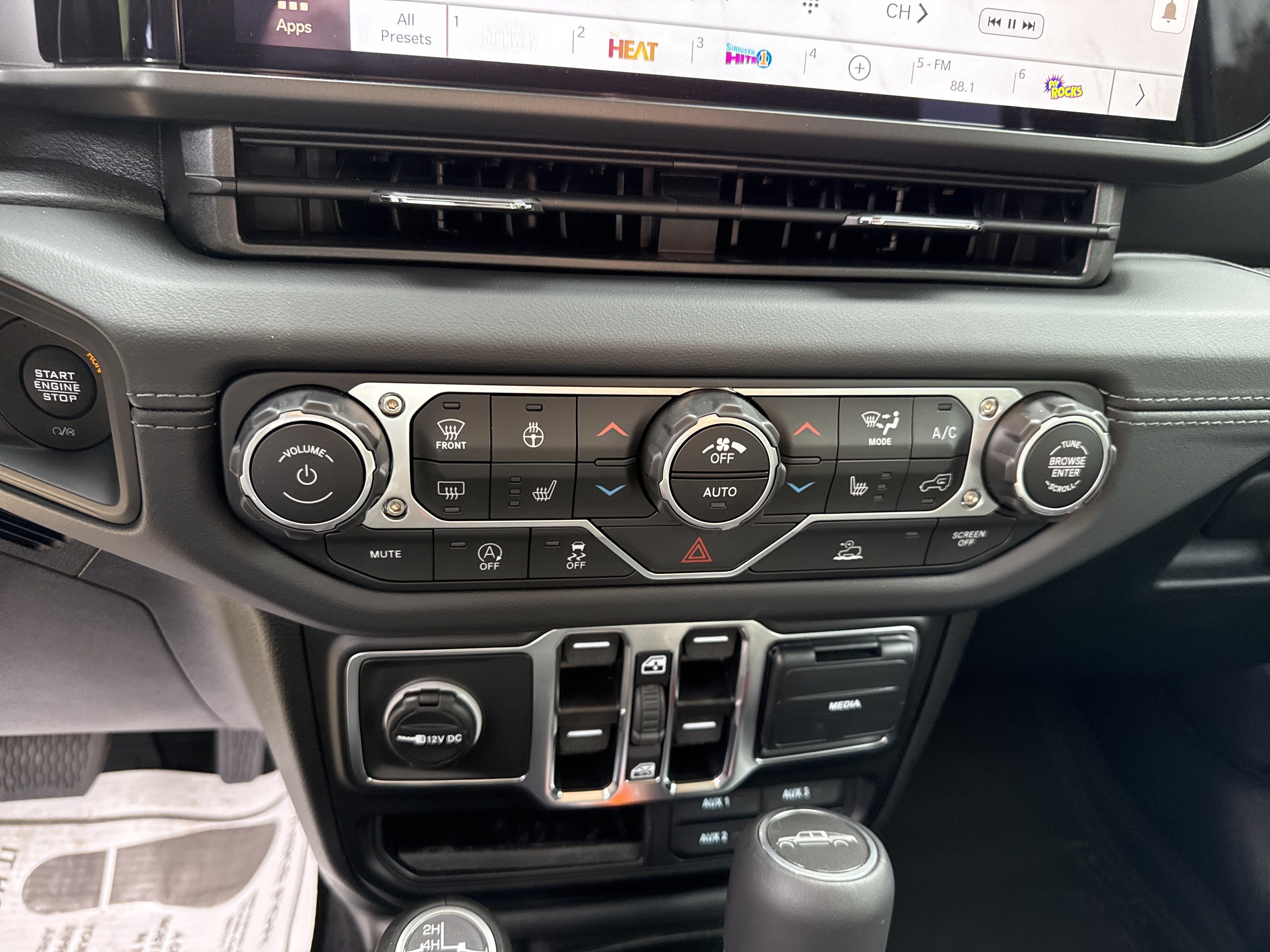 New 2025 Jeep Gladiator Sport w/ Premium Package AWD/4WD image 30