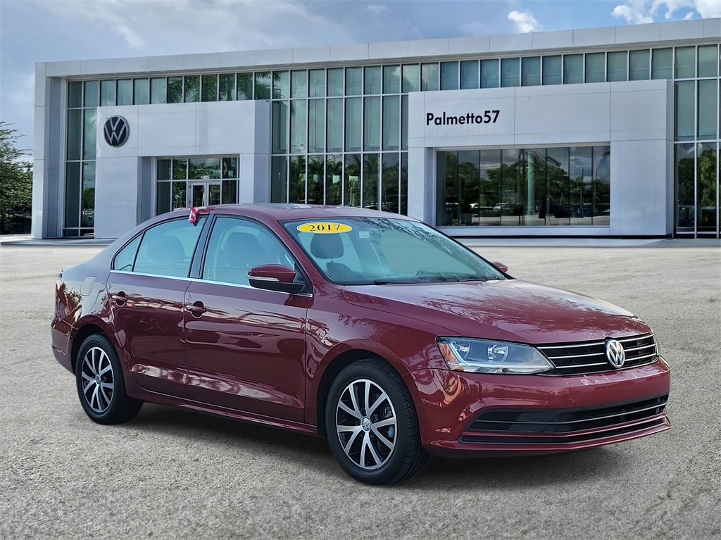 Used 2017 Volkswagen Jetta SE image 3