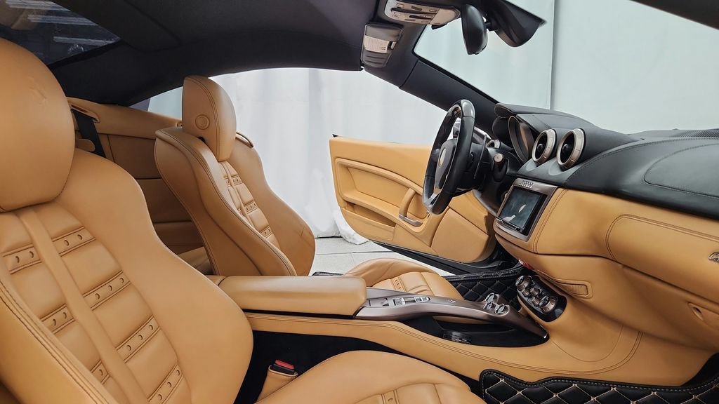 Used 2012 Ferrari California RWD image 24