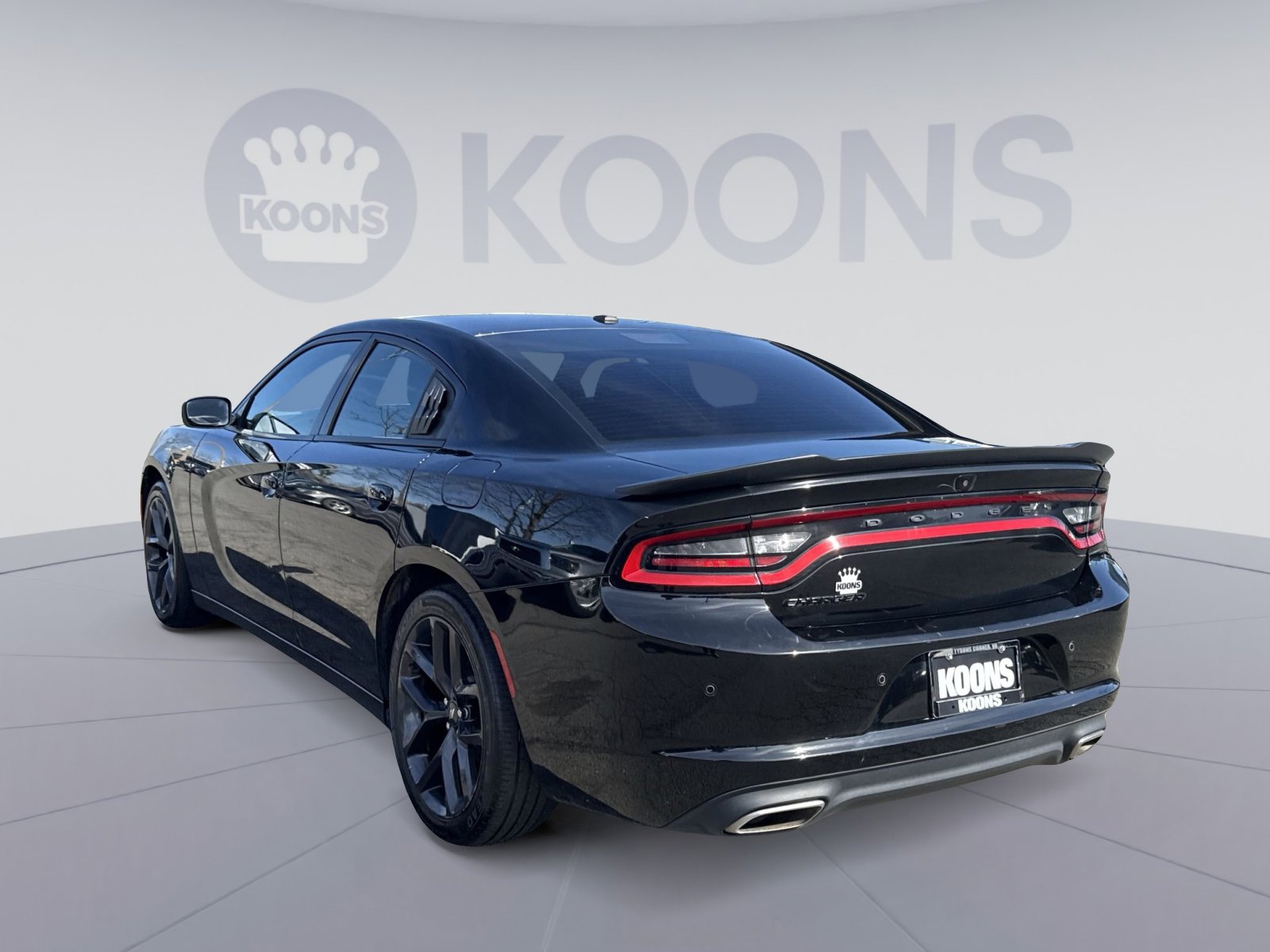 Used 2021 Dodge Charger SXT w/ Blacktop Package image 4