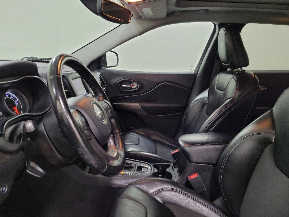 Used 2020 Jeep Cherokee Latitude Plus w/ Comfort/Convenience Group image 17