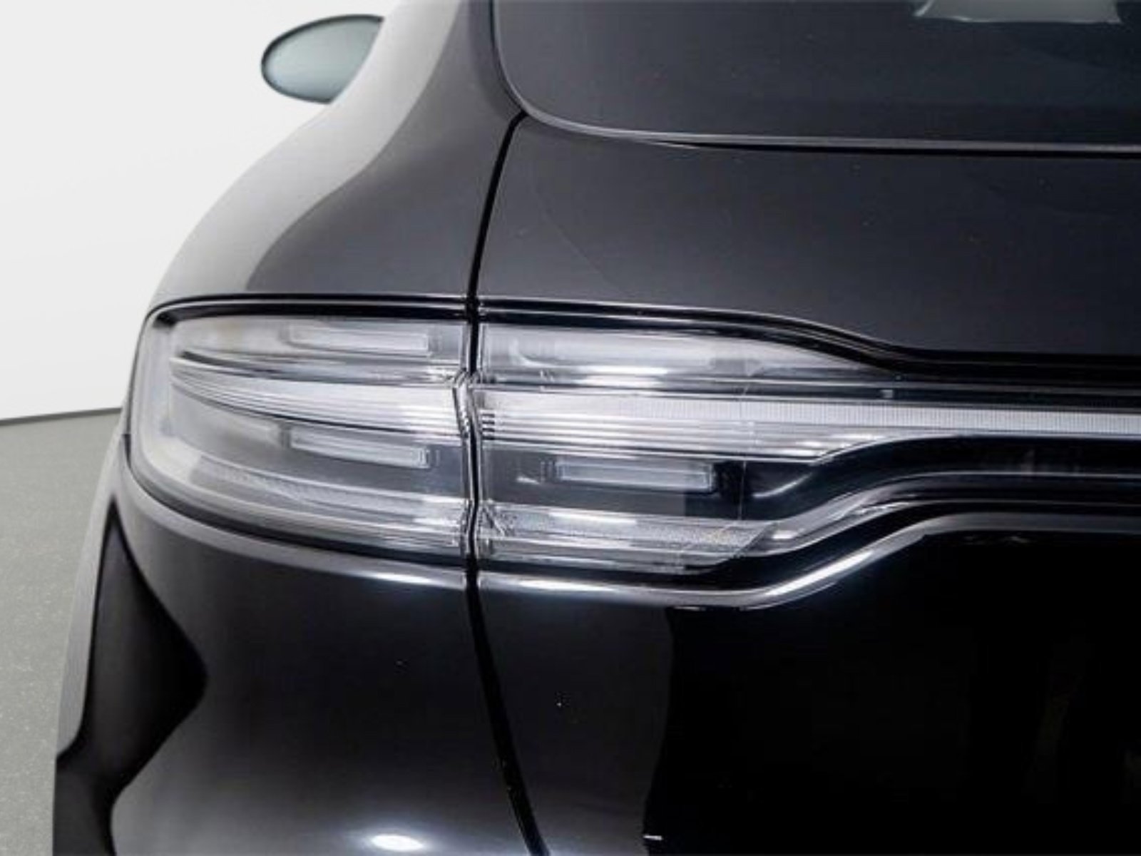 Used 2025 Porsche Macan Turbo AWD/4WD image 12
