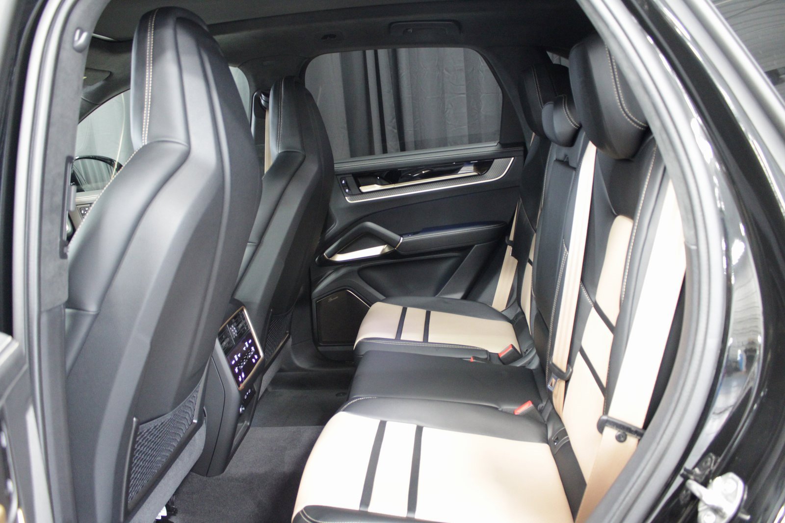 New 2026 Porsche Cayenne GTS image 21