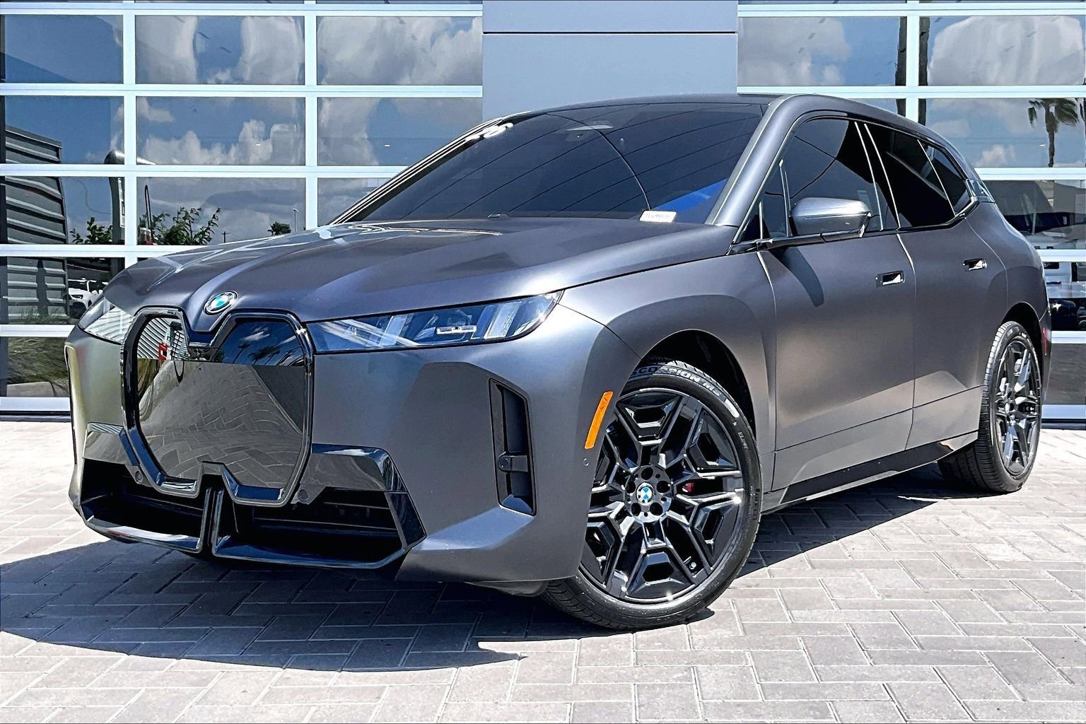 Used 2026 BMW iX xDrive45 w/ M Sport Package image 1