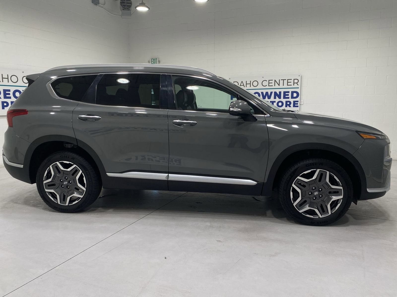 Used 2023 Hyundai Santa Fe Limited AWD/4WD image 9