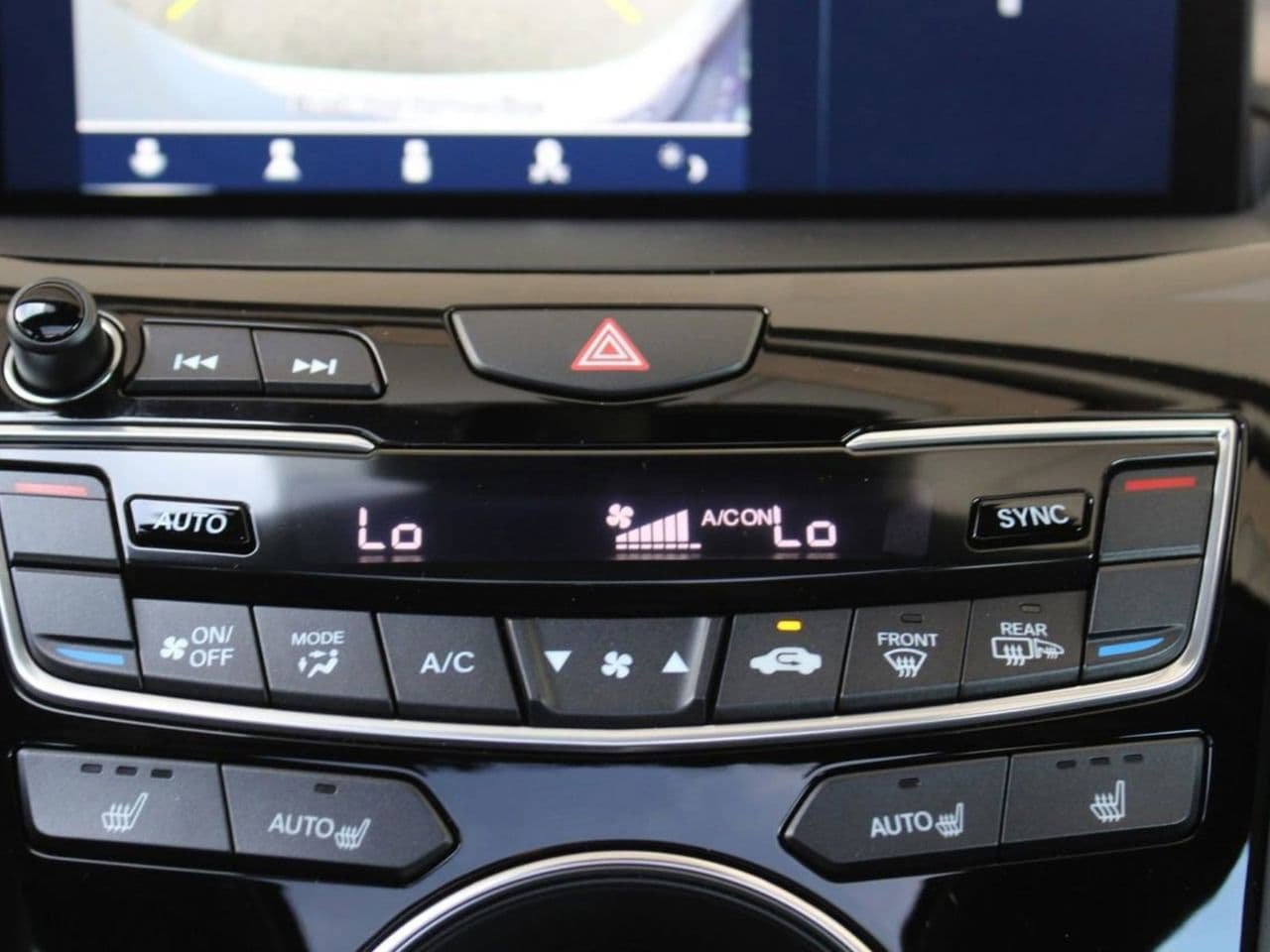 Used 2025 Acura RDX SH-AWD image 22